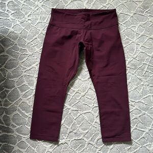 Lululemon maroon capris
